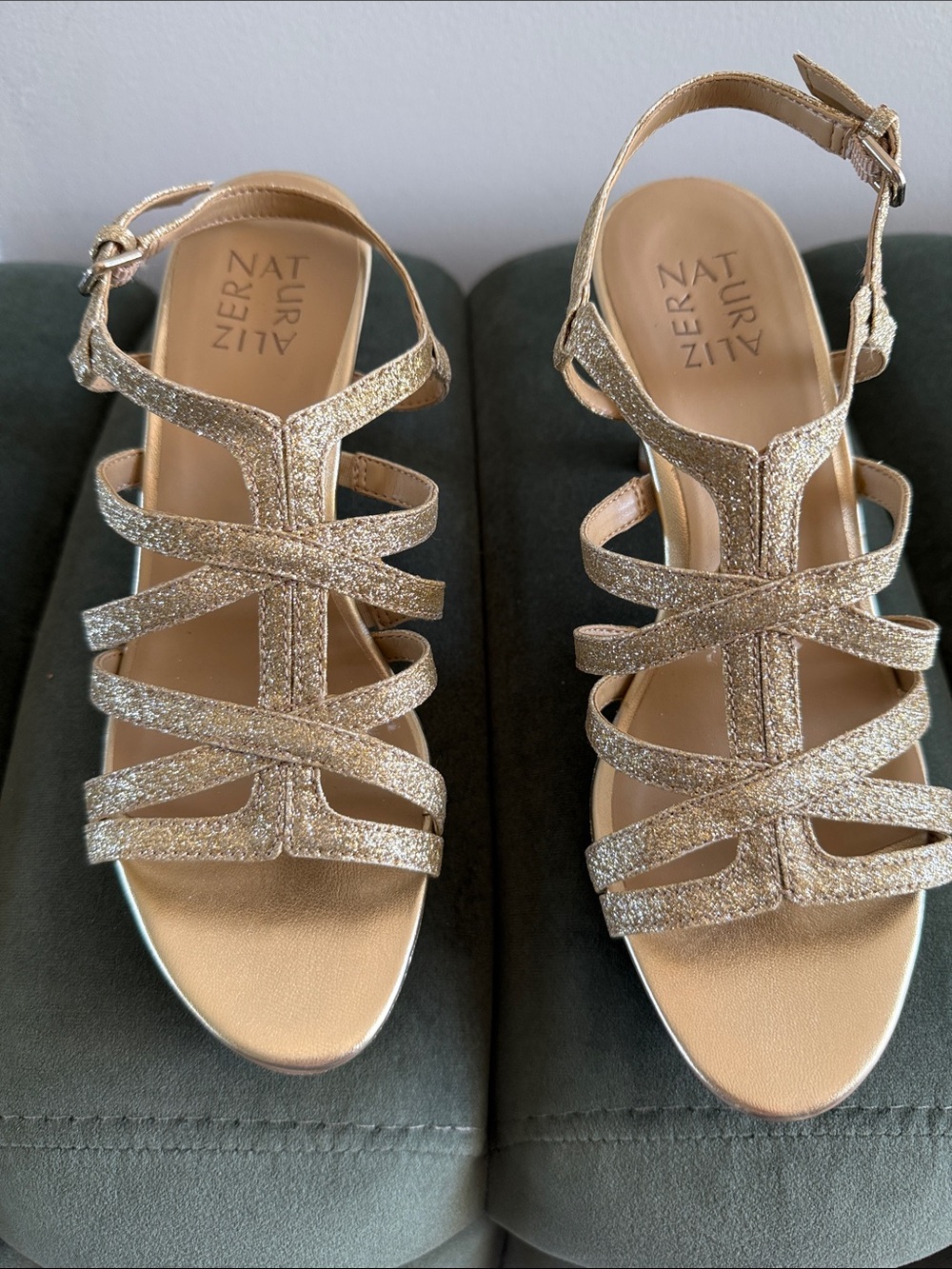 Naturalizer Women's Glitter T-Strap Gold Sandals